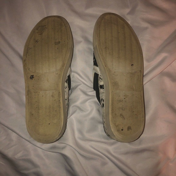 Givenchy Woman's Black & White Lace Leather Sneaker Flats‎ Size 39 (9) - Picture 8 of 11